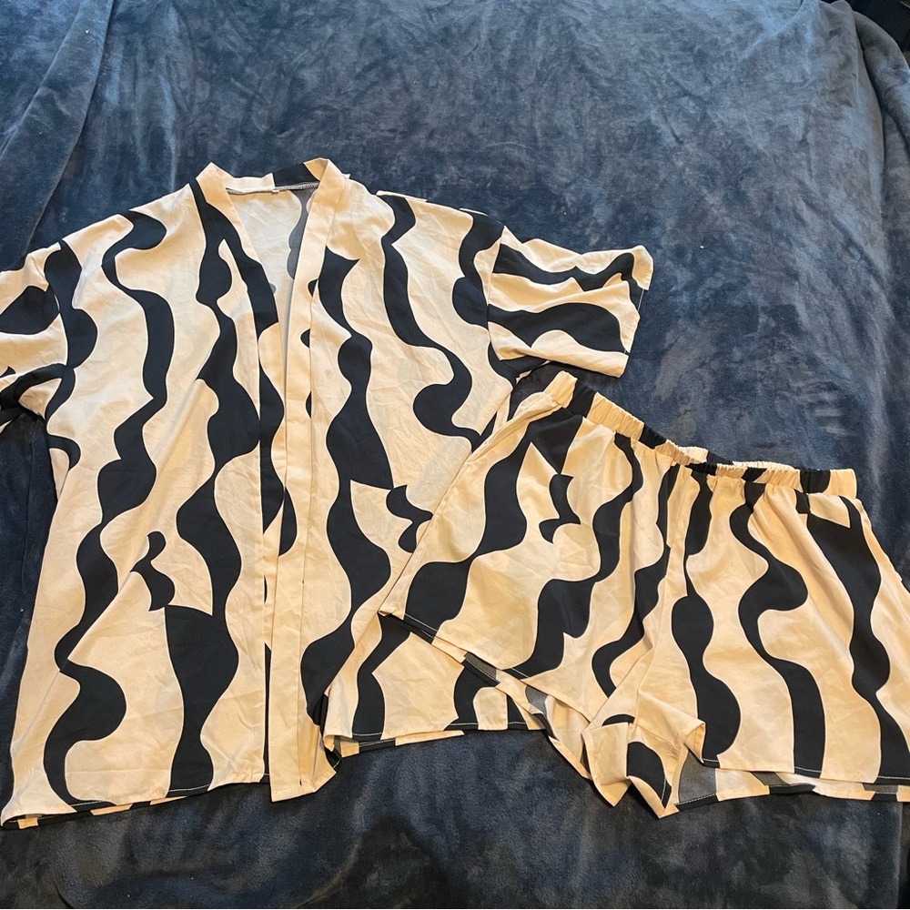 Stylish Black and Tan Shorts Set